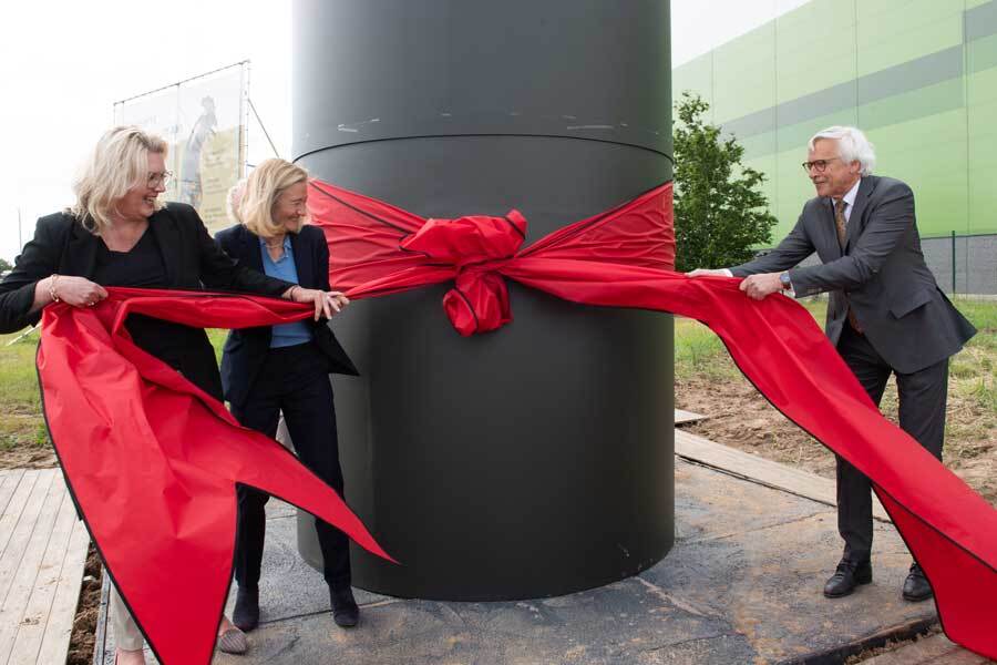 Onthulling-Haantje-van-Buchten-2