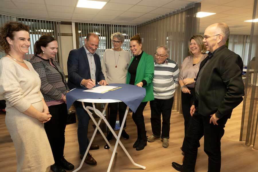 Ondertekening-prestatieafspraken door gemeente Sittard-Geleen, woningcorporaties ZOwonen, Wonen Limburg, Woonpunt, Zaam Wonen en de huurdersverenigingen