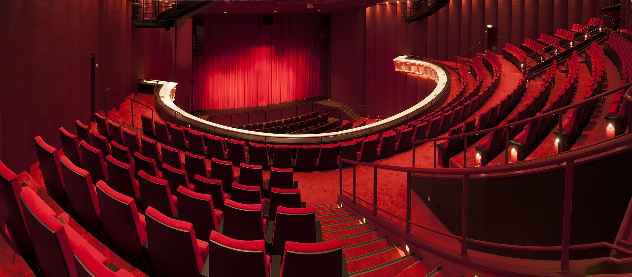 Stadsschouwburg-Grote-Zaal-nieuwe-stoelen