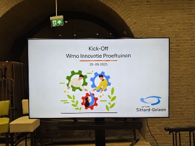 Foto van scherm met de tekst 'Kick-off wmo innovatie proeftuinen' (Powerpoint slide).